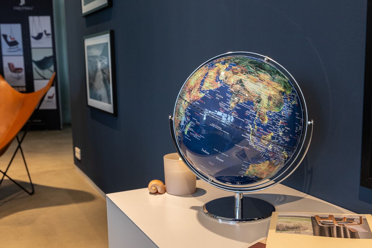 Troika JURI Globe – 12-Inch Desk Globe for Travel & Reflection